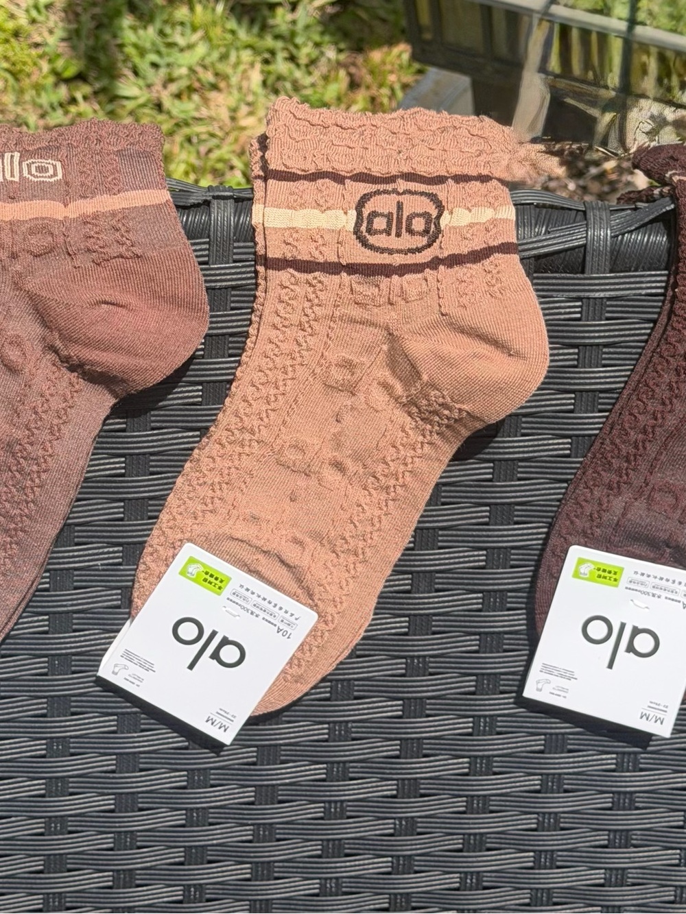 ALO Yoga Cable Knit Socks in Chocolate, Caramel & Dark Brown 7-9 - Picture 5 of 6